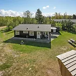 Bogatin - 1km From The Sea By Interhome