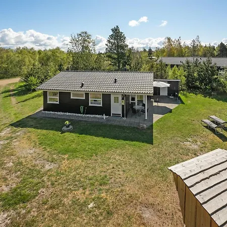 Bogatin - 1km From The Sea By Interhome